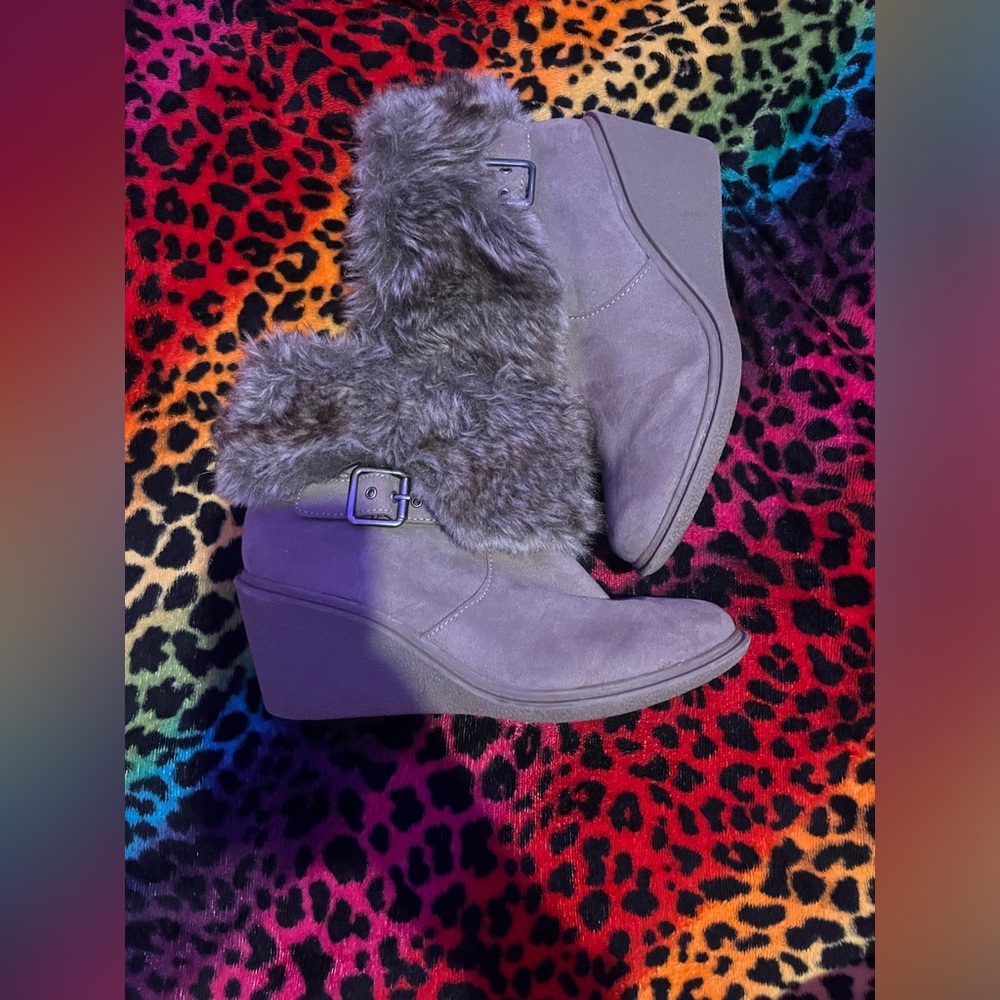 cute 2000s furr boots with buckles on sides